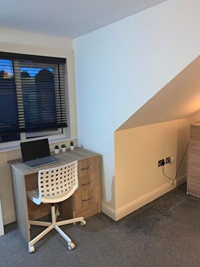 4 Bedroom Semi-Detached House To Rent In South View Road, Sheffield, S7