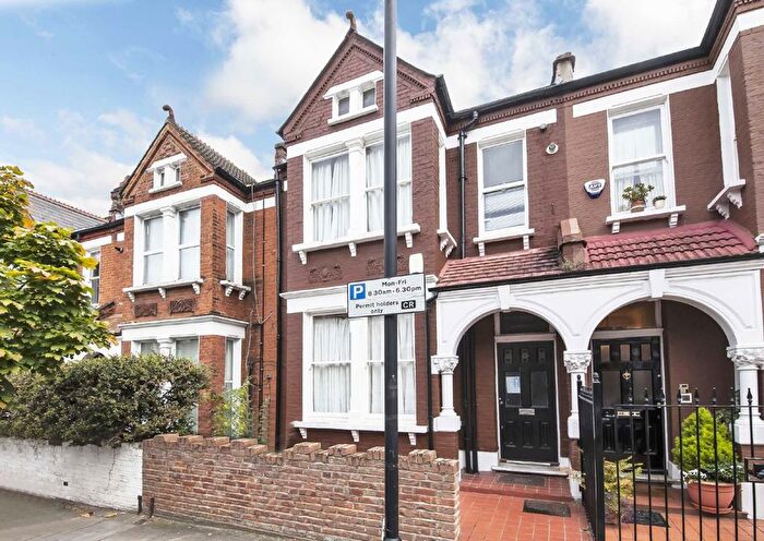 2 Bedroom Flat To Rent In Killyon Road, South Lambeth, SW8