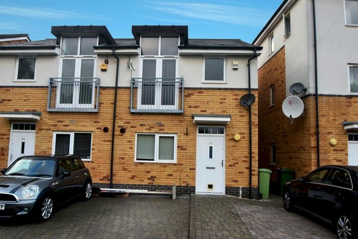 3 Bedroom Semi-Detached House To Rent In Brazier Crescent, Northolt, UB5