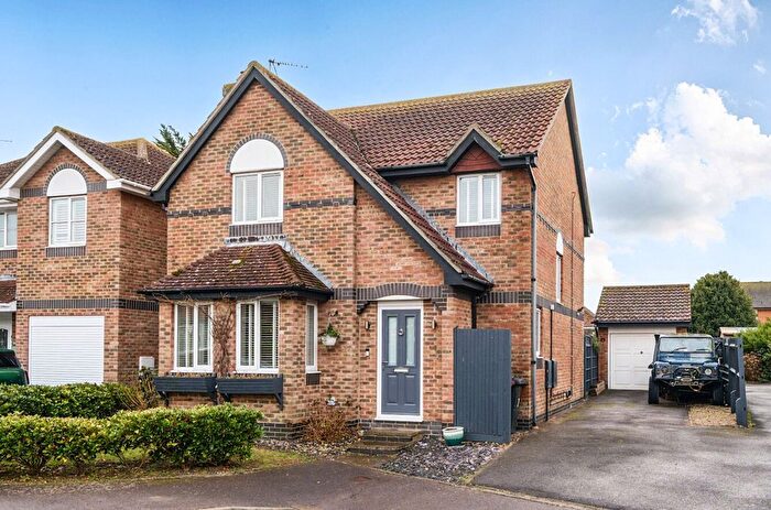 4 Bedroom Detached House For Sale In Wilton Close, Bracklesham Bay, PO20