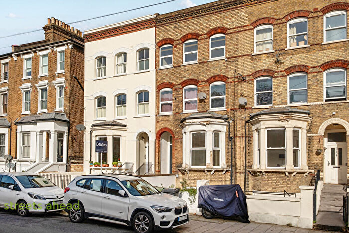 2 Bedroom Apartment For Sale In Gipsy Road, London, SE27