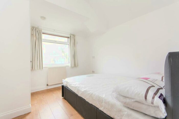 1 Bedroom Flat To Rent In Melrose Avenue, Willesden Green, London, NW2