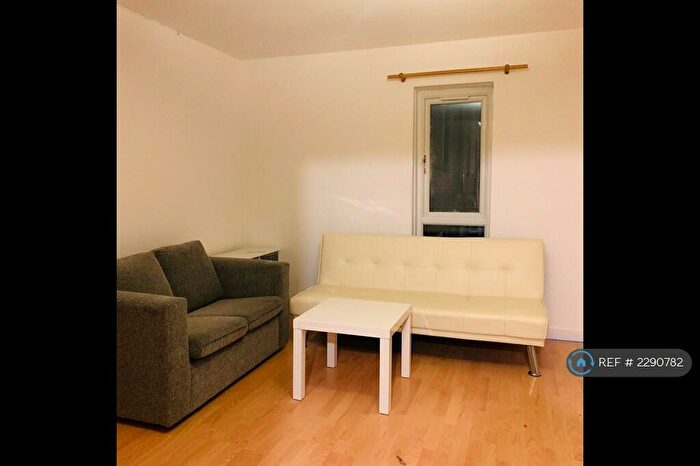 2 Bedroom Flat To Rent In Charing Cross, Glasgow, G3