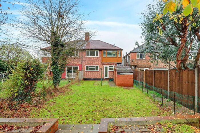 2 Bedroom Maisonette For Sale In Meadow Close, Catford, SE6
