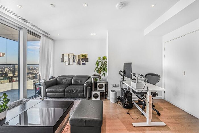 2 Bedroom Flat For Sale In City Road, London, EC1V