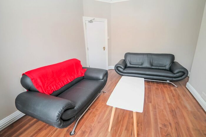 5 Bedroom Terraced House To Rent In Kirkstall Industrial Park, Kirkstall Road, Leeds, LS4