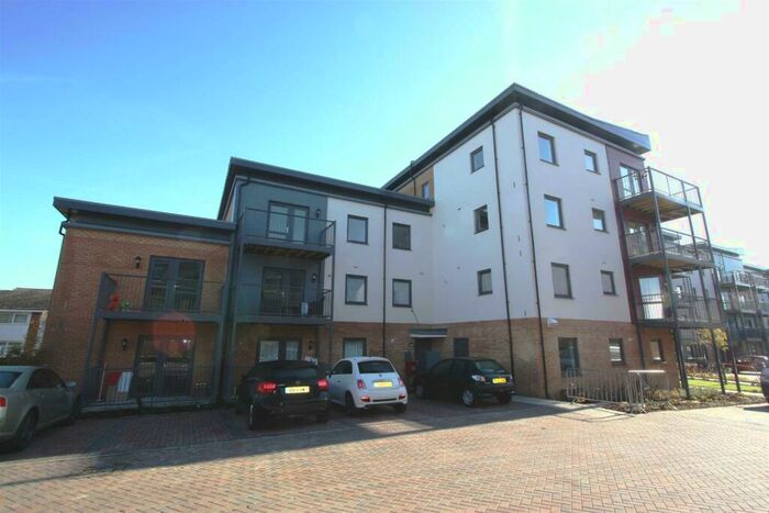 2 Bedroom Flat To Rent In Shingly Place, The Ridgeway, Chingford, E4