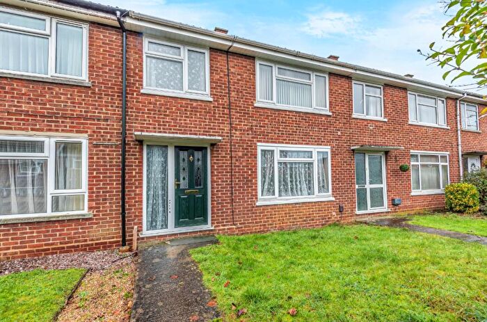 3 Bedroom Terraced House For Sale In Trinity Close, Bicester, OX26