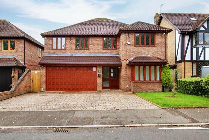 5 Bedroom Detached House For Sale In Appleby Street, Cheshunt, EN7