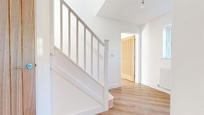 4 Bedroom Detached House For Sale In Markham Avenue, Weymouth, DT4