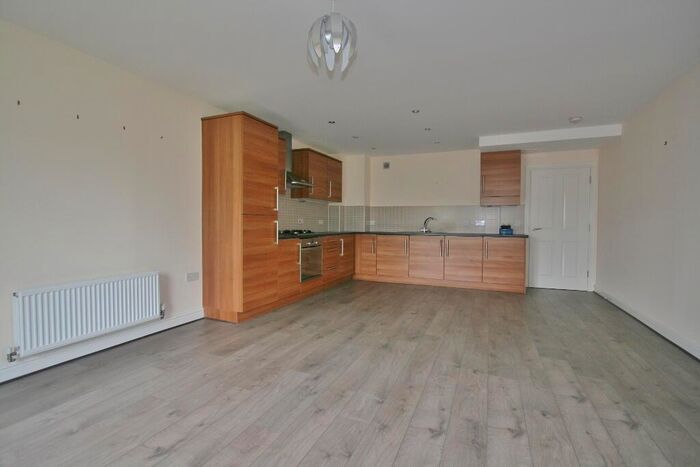 2 Bedroom Flat To Rent In Easter Square, Limes Park, Basingstoke, RG24
