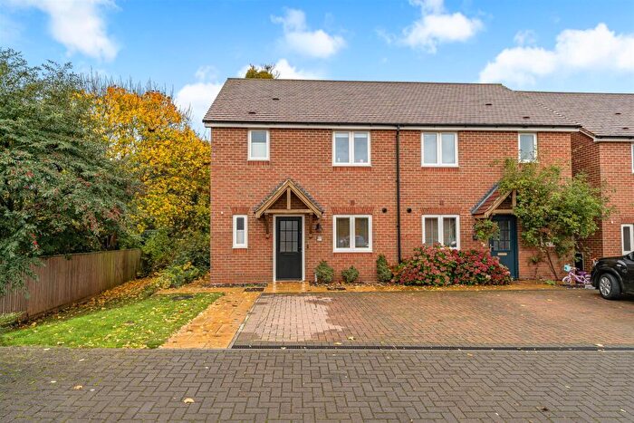 3 Bedroom Semi Detached House For Sale In Leigh Woods Place, Silsoe, MK45