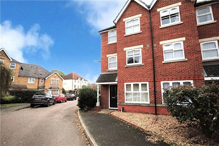 6 Bedroom Semi-Detached House To Rent In Nightingale Shott, Egham, Surrey, TW20