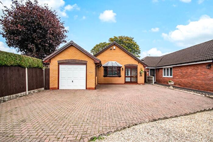 3 Bedroom Bungalow For Sale In Links Drive, Stourbridge, West Midlands, DY8