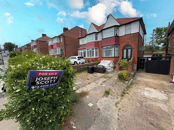 3 Bedroom Semi-Detached House For Sale In Springfield Mount, London, NW9