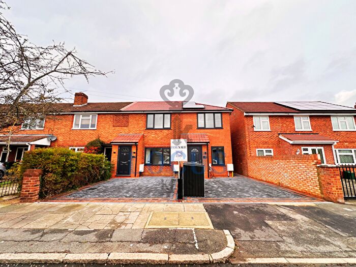 2 Bedroom End Terrace House For Sale In Northumberland Crescent, London, TW14