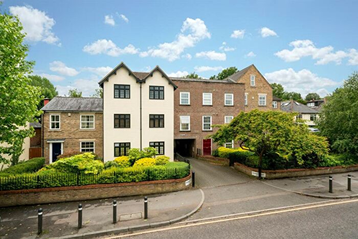 1 Bedroom Apartment To Rent In High Street, Berkhamsted, HP4