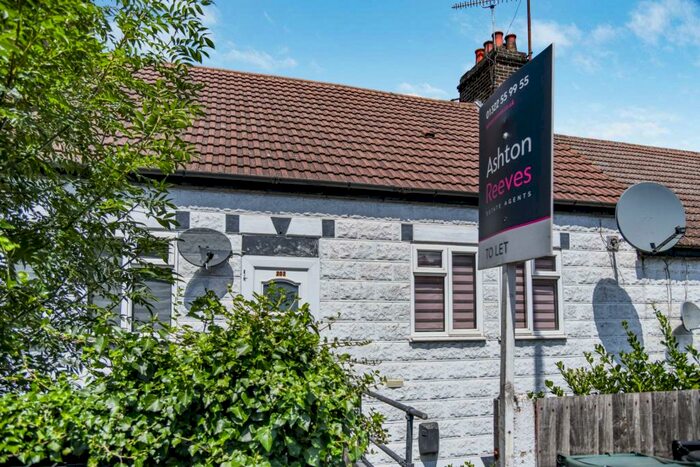 3 Bedroom Flat To Rent In London Road, Greenhithe, DA9