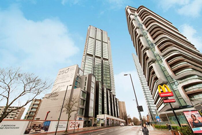 2 Bedroom Flat To Rent In Carrara Tower, Bollinder Place, EC1V