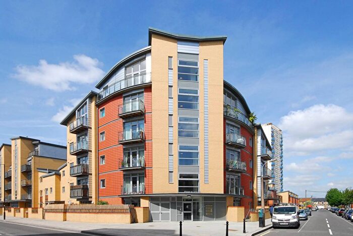 2 Bedroom Flat To Rent In Townmead Road, Sands End, London, SW6