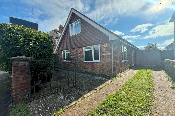 3 Bedroom Bungalow To Rent In Grove Road East, Christchurch, BH23