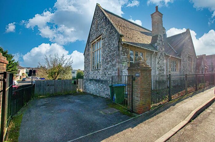 2 Bedroom Detached House For Sale In Peartree Road, Southampton, SO19