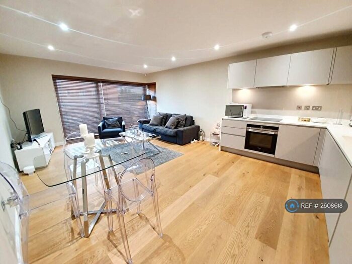 2 Bedroom Flat To Rent In East Barnet Road, Barnet, EN4