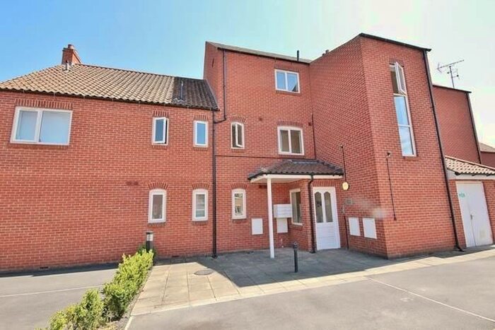 2 Bedroom Flat To Rent In Chapel House Court, Selby, YO8