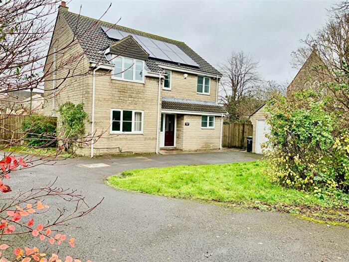 4 Bedroom Detached House To Rent In Ferndale Road, Swindon, SN2