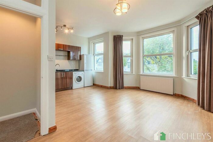 2 Bedroom Flat To Rent In Dollis Park, Finchley Central, N3