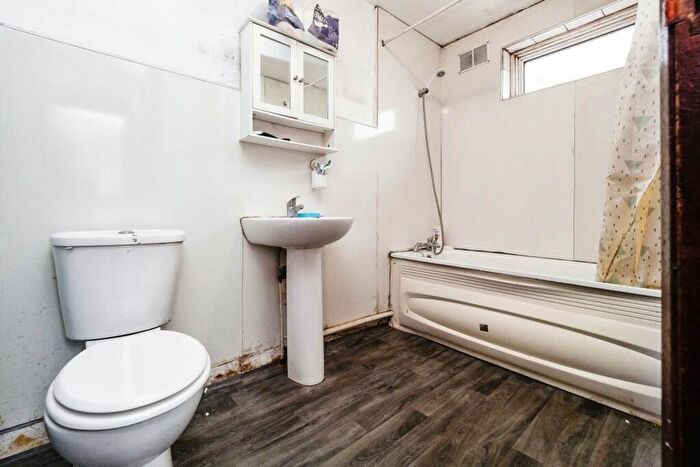 3 Bedroom Terraced House For Sale In Thorpe Road, London, IG11