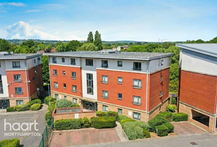 2 Bedroom Flat For Sale In West Cotton Close, Northampton, NN4