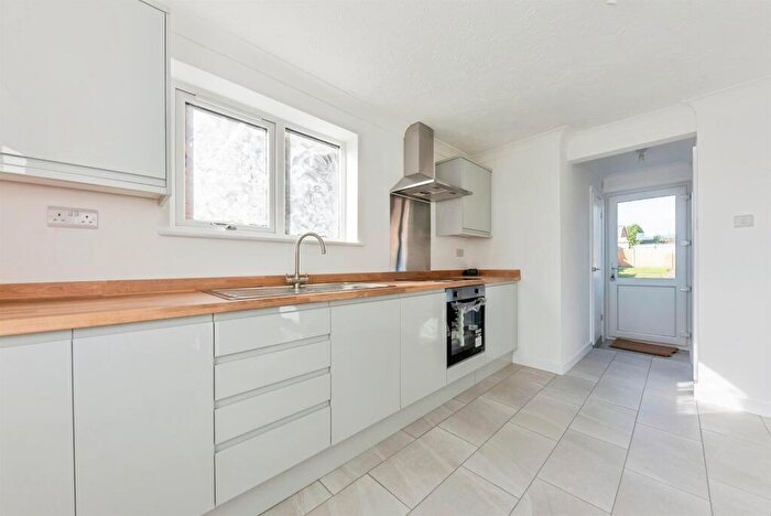 3 Bedroom Semi-Detached House For Sale In Goodliff Road, Grantham, NG31