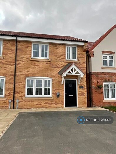 3 Bedroom Semi-Detached House To Rent In Lowmoor Green, Bircotes, Doncaster, DN11