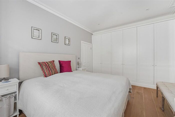 1 Bedroom Flat For Sale In Rostrevor Road, London, SW6