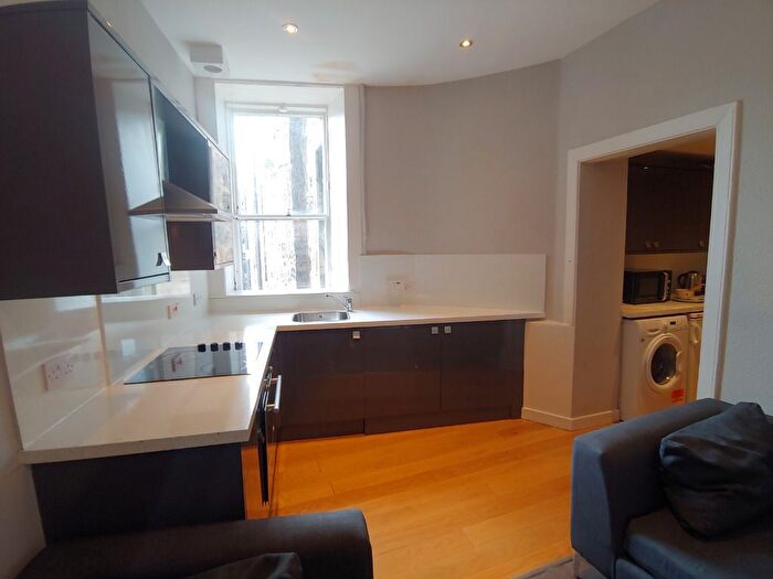 4 Bedroom Flat To Rent In Lothian Road, Edinburgh, EH3
