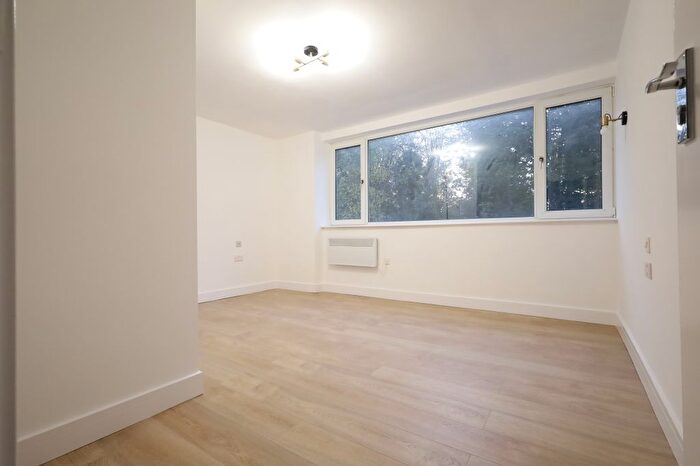 Studio To Rent In Ashridge Way, Sunbury-On-Thames, TW16