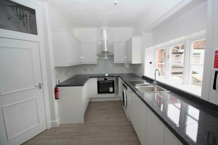 3 Bedroom Flat To Rent In Market Place, Blandford Forum, DT11