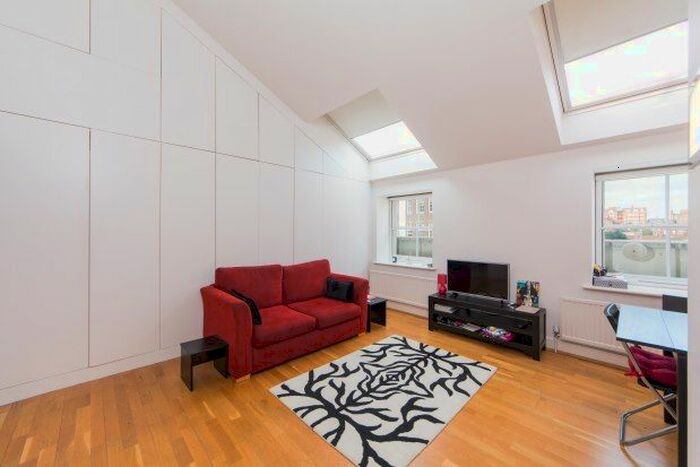 1 Bedroom Flat To Rent In - Queensway, London, W2