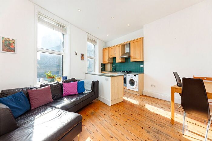 1 Bedroom Flat For Sale In Battersea Park Road, London, SW8
