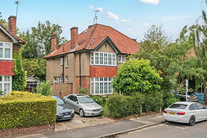 3 Bedroom Semi-Detached House For Sale In Vinson Close, Orpington, BR6