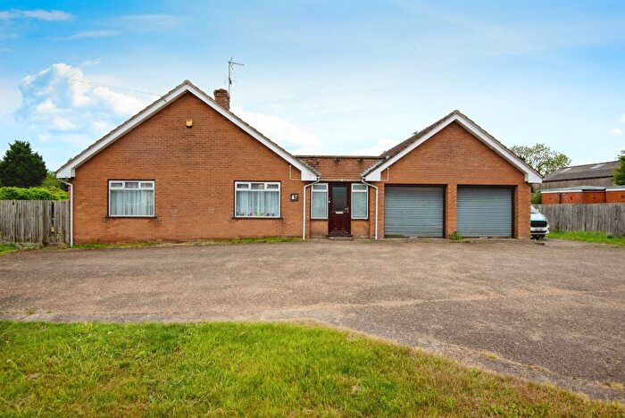 4 Bedroom Detached Bungalow For Sale In Bridge Road, Sutton Bridge, Spalding, PE12