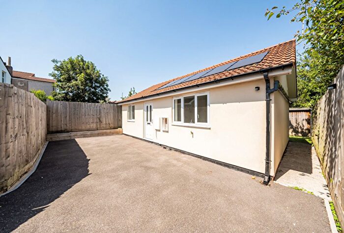 2 Bedroom Bungalow For Sale In Hill Street, Kingswood, Bristol, Gloucestershire, BS15