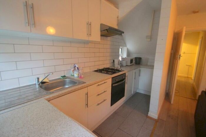 3 Bedroom Semi-Detached House To Rent In Welton Mount, Hyde Park, Leeds, LS6