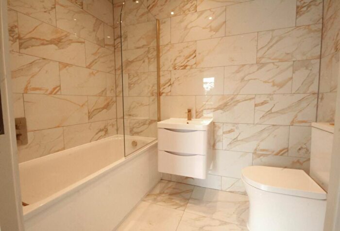 2 Bedroom Duplex For Sale In The Green, Surrey, CR6