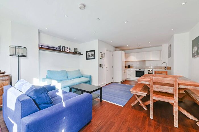 1 Bedroom Flat To Rent In Queensland Road, Arsenal, London, N7