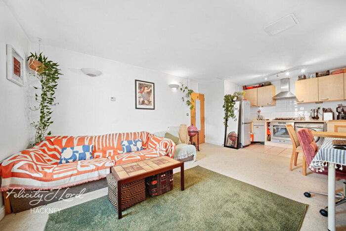 1 Bedroom Flat For Sale In Vanguard House, Richmond Road, London Fields, E8