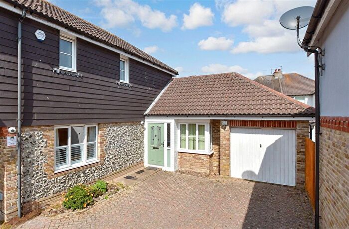 2 Bedroom Link Detached House For Sale In Victoria Drive, Bognor Regis, West Sussex, PO21