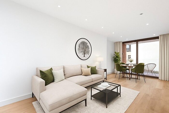 2 Bedroom Flat For Sale In Balham High Road, London, SW17