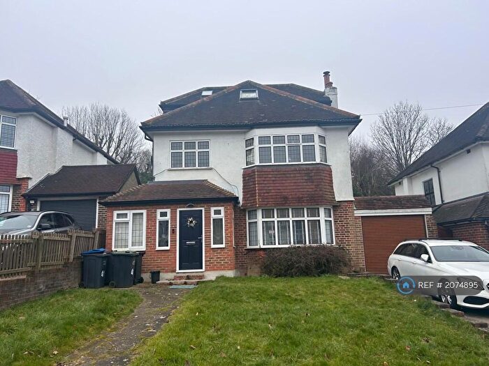 5 Bedroom Detached House To Rent In Byron Avenue, Cousldon, CR5